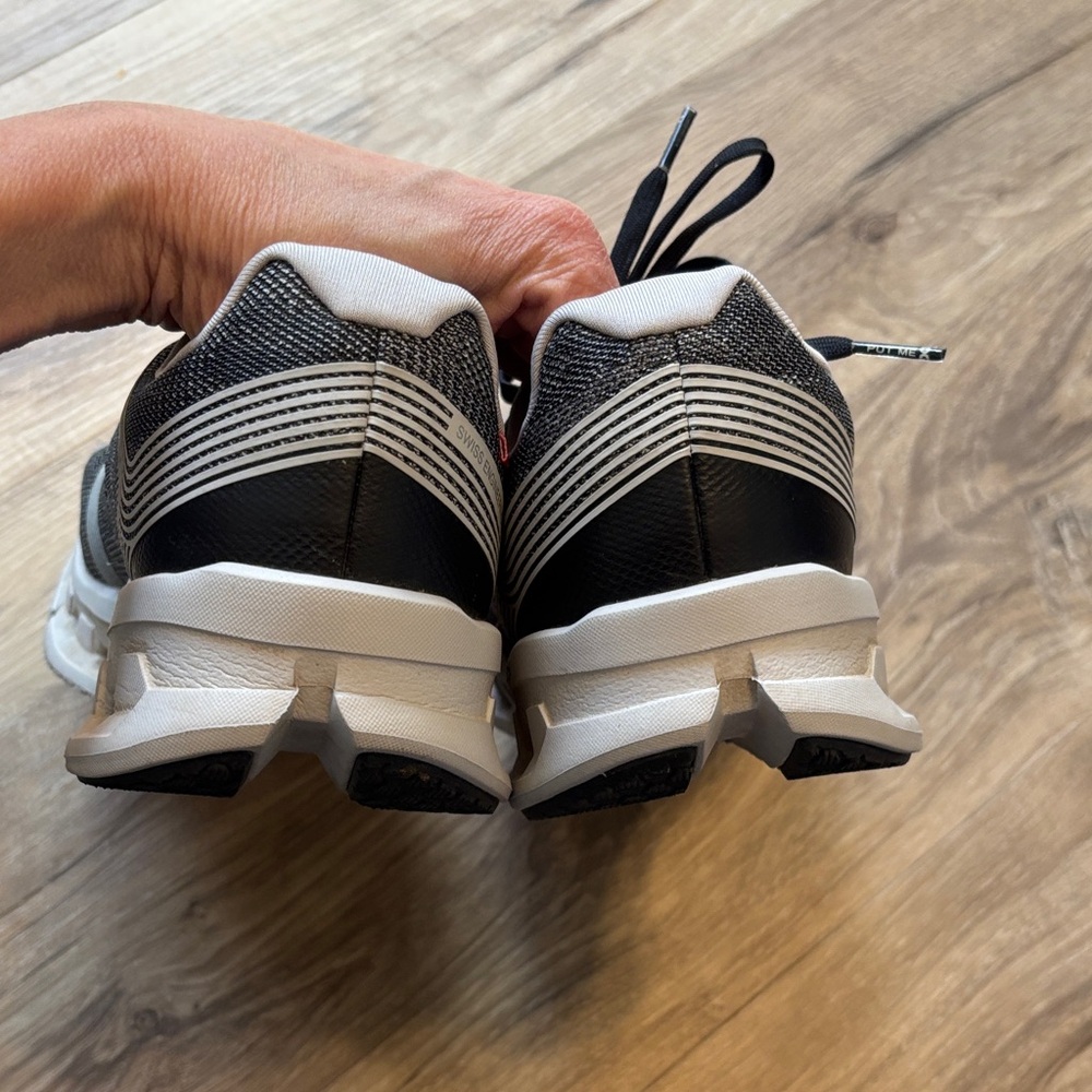 On Cloud Men's Black and Gray Athletic Shoes 9.5 - Picture 5 of 8
